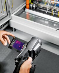 Высокоточный тепловизор с вращающейся рукояткой и откидным поворотным дисплеем Testo 885-1